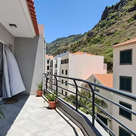 Apartment Luar *
